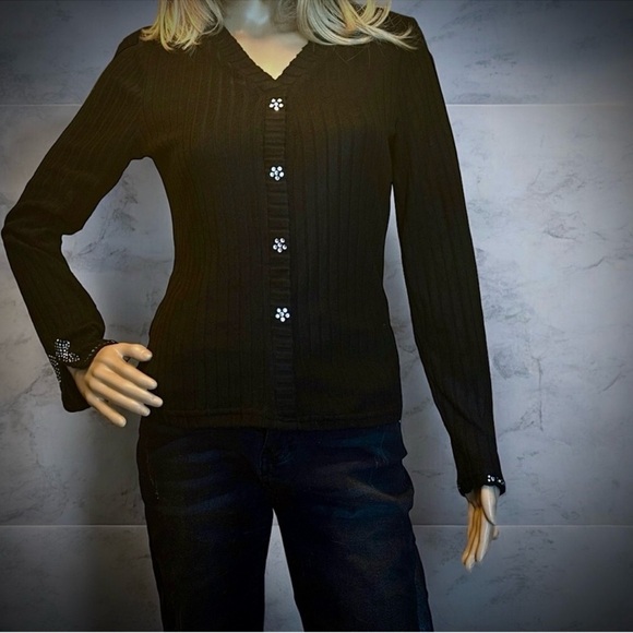 Black Rhinestone Bow Sweater-M-Elegant, Cozy, & Perfect for Holidays - NWT - Picture 2 of 6